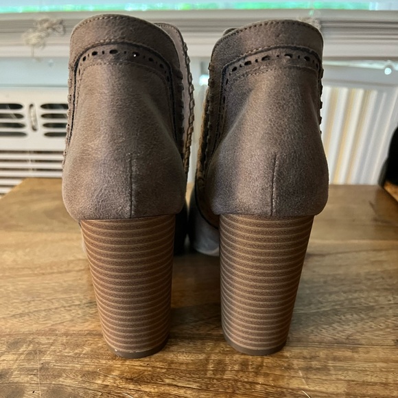 Peep toe heeled booties - Picture 5 of 5